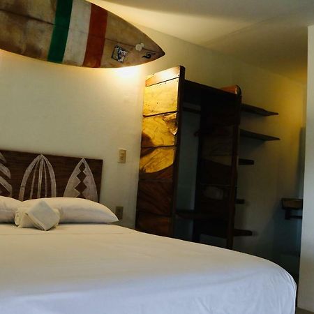 הוסטל Brisas de Zicatela Experiencia Surf Camp מראה חיצוני תמונה