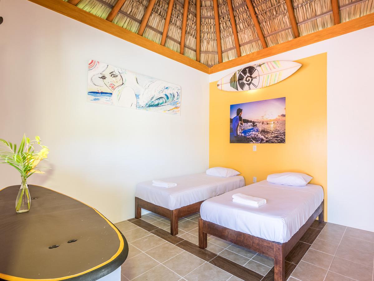 הוסטל Brisas de Zicatela Experiencia Surf Camp מראה חיצוני תמונה