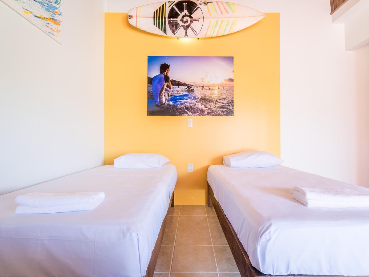 הוסטל Brisas de Zicatela Experiencia Surf Camp מראה חיצוני תמונה