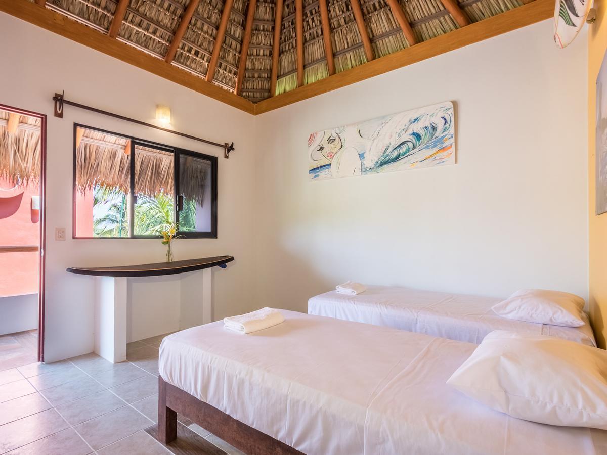 הוסטל Brisas de Zicatela Experiencia Surf Camp מראה חיצוני תמונה