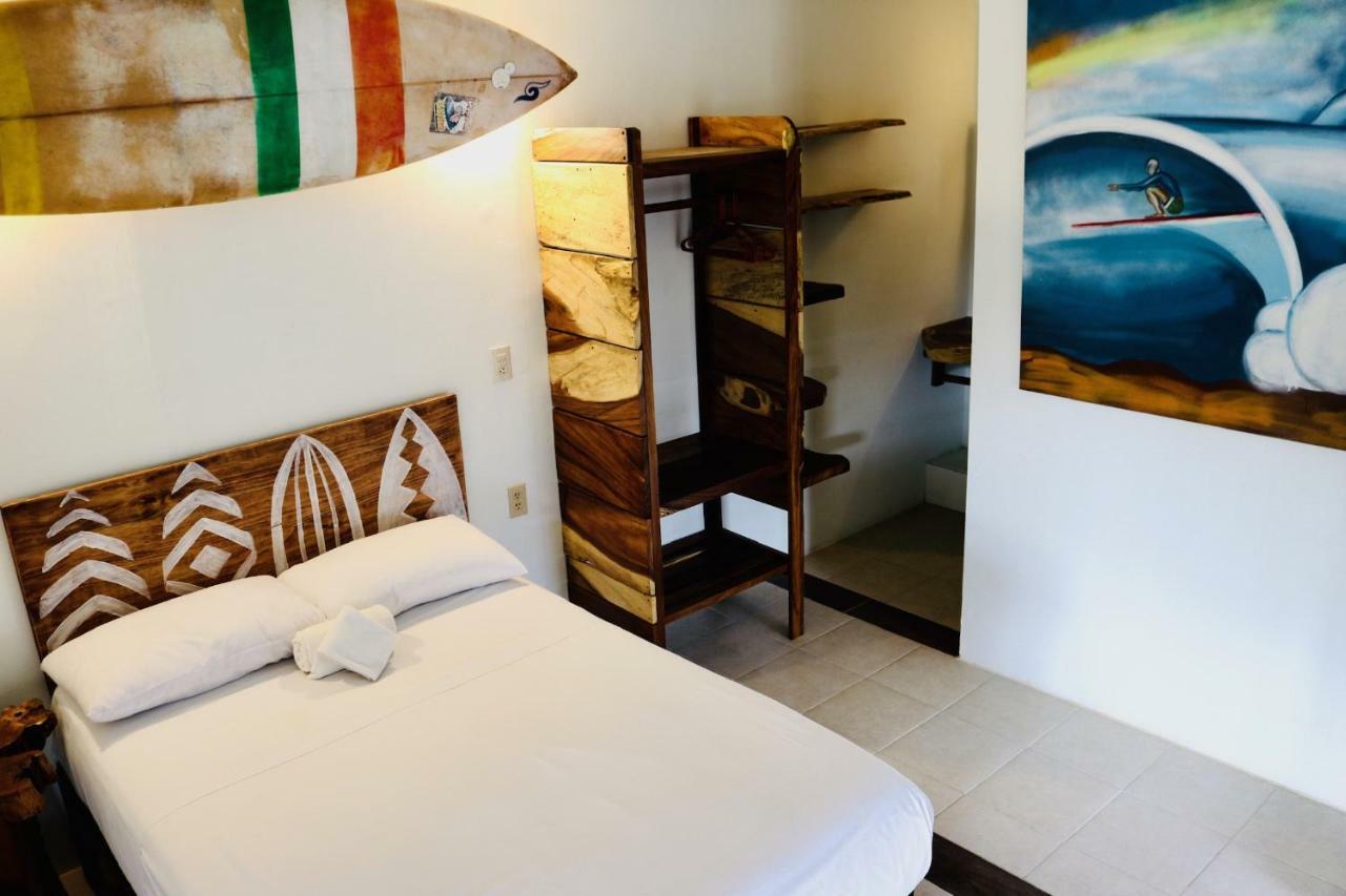 הוסטל Brisas de Zicatela Experiencia Surf Camp מראה חיצוני תמונה